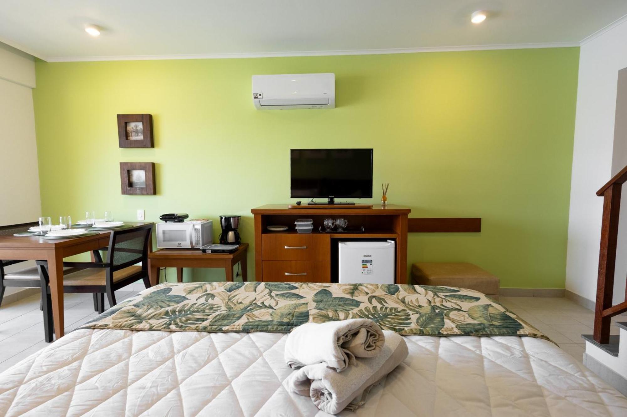 Duplex No Costa Bella Em *