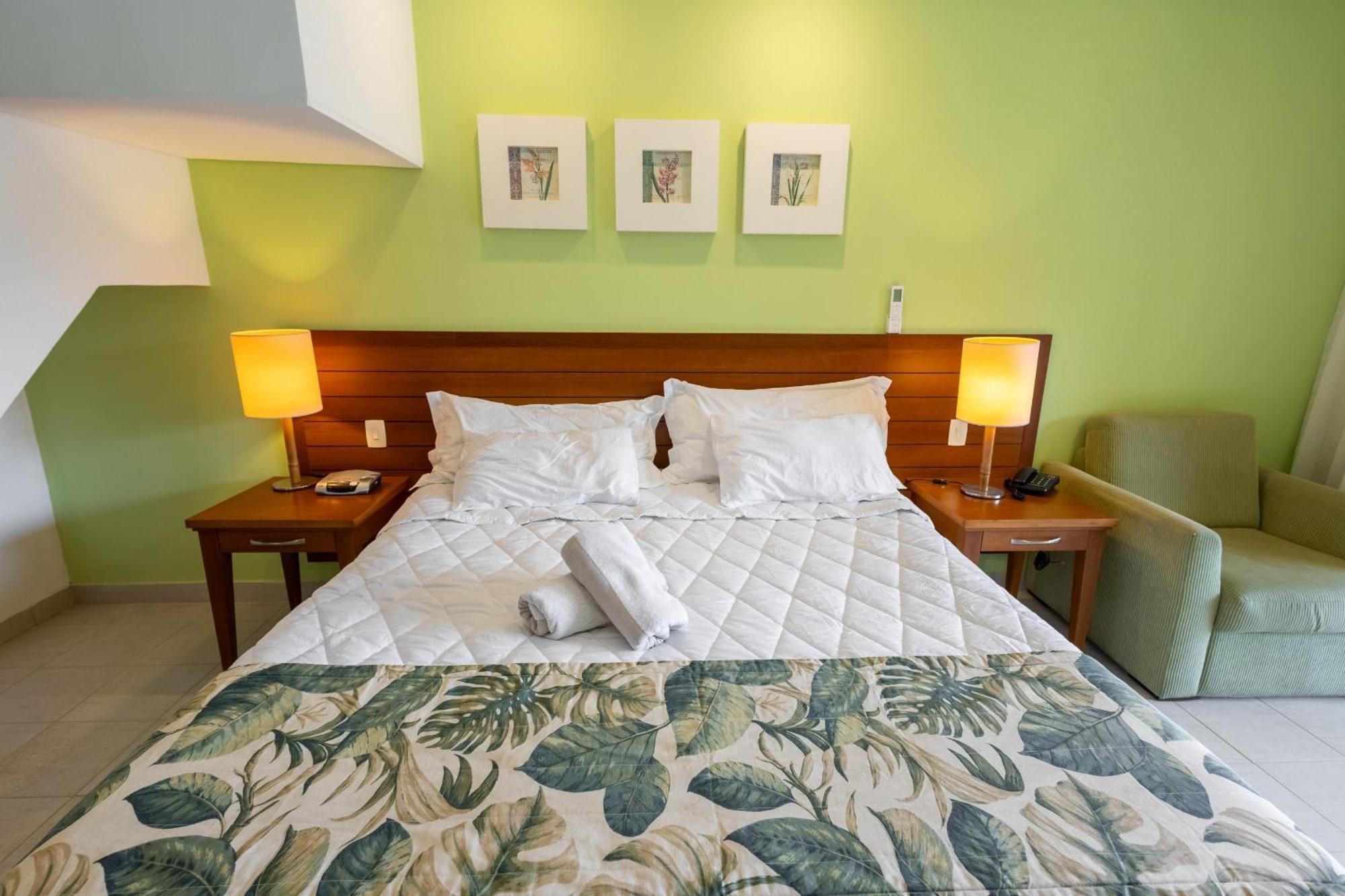 Duplex No Costa Bella Em